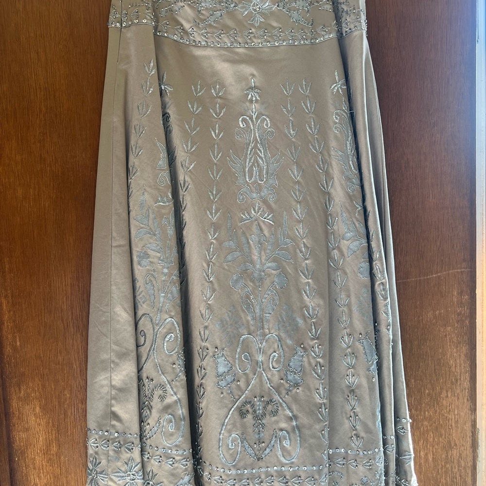 Elegant Embroidered Skirt - Gray